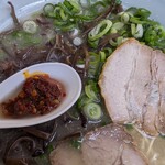 味心 - 辛ダレを絡めながら