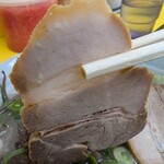 味心 - スープの熱でチャーシューの脂が甘みを増す