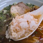 味心 - 米をスープに浸しながら