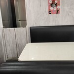 蒙古タンメン中本 - テーブル席の様子