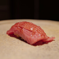鮨 由う - 