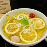 月光軒 - 瀬戸内レモンの冷たい鶏そば