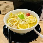 月光軒 - 瀬戸内レモンの冷たい鶏そば