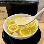 月光軒 - 瀬戸内レモンの冷たい鶏そば