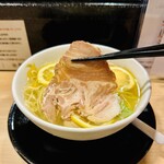 月光軒 - 瀬戸内レモンの冷たい鶏そば