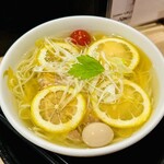 月光軒 - 瀬戸内レモンの冷たい鶏そば