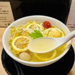 月光軒 - 瀬戸内レモンの冷たい鶏そば