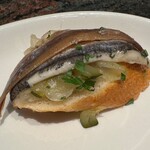 Gandarias - 鰯と玉ねぎのピンチョス