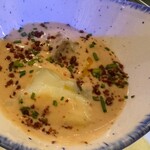 Atari Gastroteka - トロトロのオムレツ（生ハムを削ったものが掛かっている）