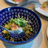 Trattoria Tabule - シグネチャータブレ(2人分)
                    
                    お店の名前がついたサラダ。キヌアらしき粒々したものが入っている。スパイスが程よく効いていてさっぱり。