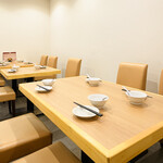 福宝 - 内観（テーブル席）