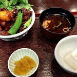 奥藤本店 - 鳥モツ丼(小)