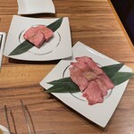 肉のひぐち直営焼肉 安福 - 特選厚切りタン塩･特選霜降りタン塩