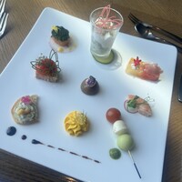 DINING & BAR TABLE 9 TOKYO - 