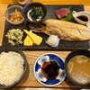 食堂でべこ。