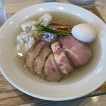 宍道湖しじみ中華蕎麦 琥珀 東京本店 - 芸術的な丼景