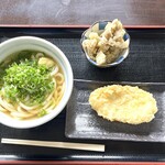 たぬき屋 - かけうどん並・天ぷら（舞茸・さつまいも）
