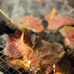 炭火焼肉 筵 - 