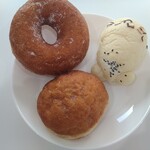 ペンギンベーカリー - ドーナツ、あんぱん、ゴマちゃん