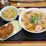 こなもんや ふうちゃん - チャーシューラーメン、半チャーハン、スパイスチキン