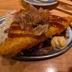 居酒屋 ヨーテル - 復活メニューのお好み焼き揚げ。ハーフサイズでもはんぺん半分使うので食べ応えあり。