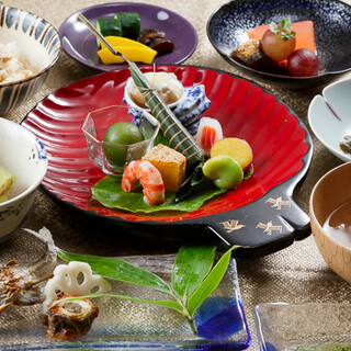 素材と出汁にこだわった、伝統の技が光る京料理で四季を味わう