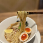 酒肴場 屯 - ツルパツ麺の食感も抜群