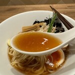 酒肴場 屯 - とろみの昆布水にしっかり煮干しで極旨の冷やし