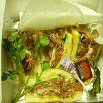 ビンゴバーガー - ローストビーフサンド　持って帰ったの図