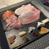 オステリア ブッビーノ - 生ハムとサラミの盛り合わせ  チーズの盛り合わせ