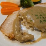 キッチン ブルー グローブ - 柔らかカレイをカット