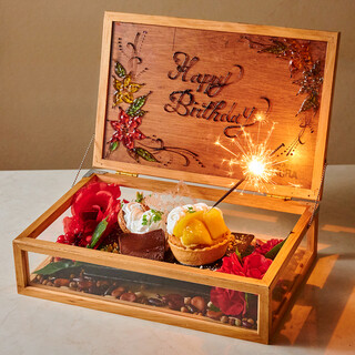 【誕生日・記念日】アニバーサリーBOXで盛大にお祝いを♪