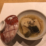 鮓 きずな - 徳島の鳴門の鮑を使った蒸し寿司　鮑が贅沢に4切れから5切れ入っています