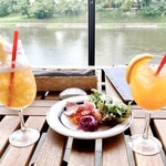 カフェ+ダイニングバー メローズ - テキーラサンライズ　850円、セックスオンザビーチ　850円、ランチ前菜盛り合わせ　580円