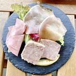 カフェ+ダイニングバー メローズ - シャルキュトリ盛り合わせ3種盛り　1350円
