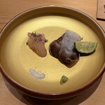 鮨 さかい - 牡丹海老（北海道 増毛）鳥貝（京都 舞鶴）