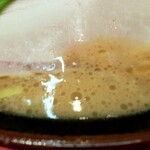 横浜ラーメン 真砂家 - ボケてますが味濃いめにしたスープ。これが味濃いめ？と思うくらい絶妙なクリーミーさ。実は以前都内の家系で味濃いめにしたらしょっぱさだけ目立つスープだったので、はてどうなるかと。再度行って確認したい！