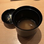 鮨 さかい - 赤出汁（真鯛・赤鯥・金目鯛の出汁）