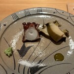 鮨 さかい - 煮真蛸（福岡 行橋）酒蒸し黒鮑（佐賀 唐津）肝ソース