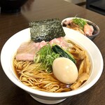 麺屋 七利屋 - 中華そば830円・味玉（クーポン利用）・炙りチャーシュー丼250円