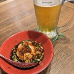 大連餃子基地 DALIAN 麻布十番店 - 麻薬玉子と生ビール