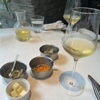 レストラン アルティザン（restaurant Artisan） - アミューズ3種　オクラのヨーグルト和え、キャロットラペ、ゴーヤの…なんだっけな（笑）　相方と取り分けてつまみながらワインが進む　クミンが爽やかなキャロットラペが好み