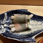麻布 かどわき - 平目で大根と芽ねぎを巻いて。