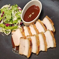 皮付き豚肉のカリカリ焼き