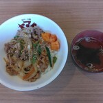 韓式食彩ヤマト - 牛カルビ丼：５５０円（税込）【２０２４年６月撮影】