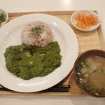 トーコーキッチン - サグチキンカレー　副菜二品、豚汁