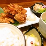 Bekomaru Takatsu Souhonke - 鶏の唐揚定食
