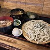 うどんや　藤 - うどんや 藤(埼玉県新座市片山)肉もりうどん 中盛り 990円・肉増し1.5倍 110円増し・五目野菜汁 440円・おむすび あげ玉ごま 165円・味付け煮玉子※無料サービス