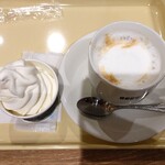 ドトールコーヒーショップ - ホットカフェラテ＆ソフトクリーム。