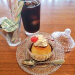 cafe クローバー - ランチドリンク 200円　手作りカラメルプリン 500円